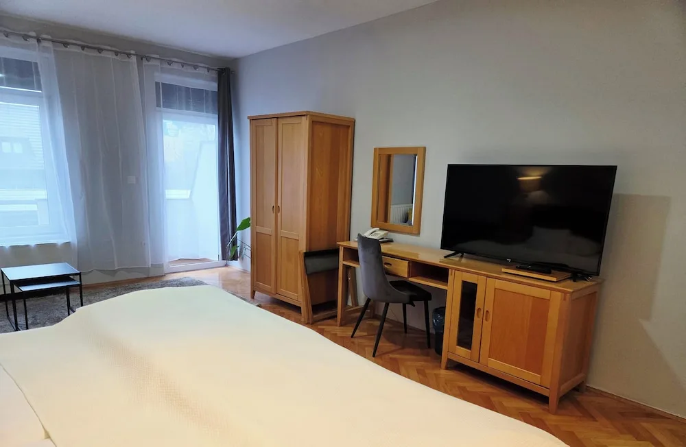 Hotel Millennium — 3