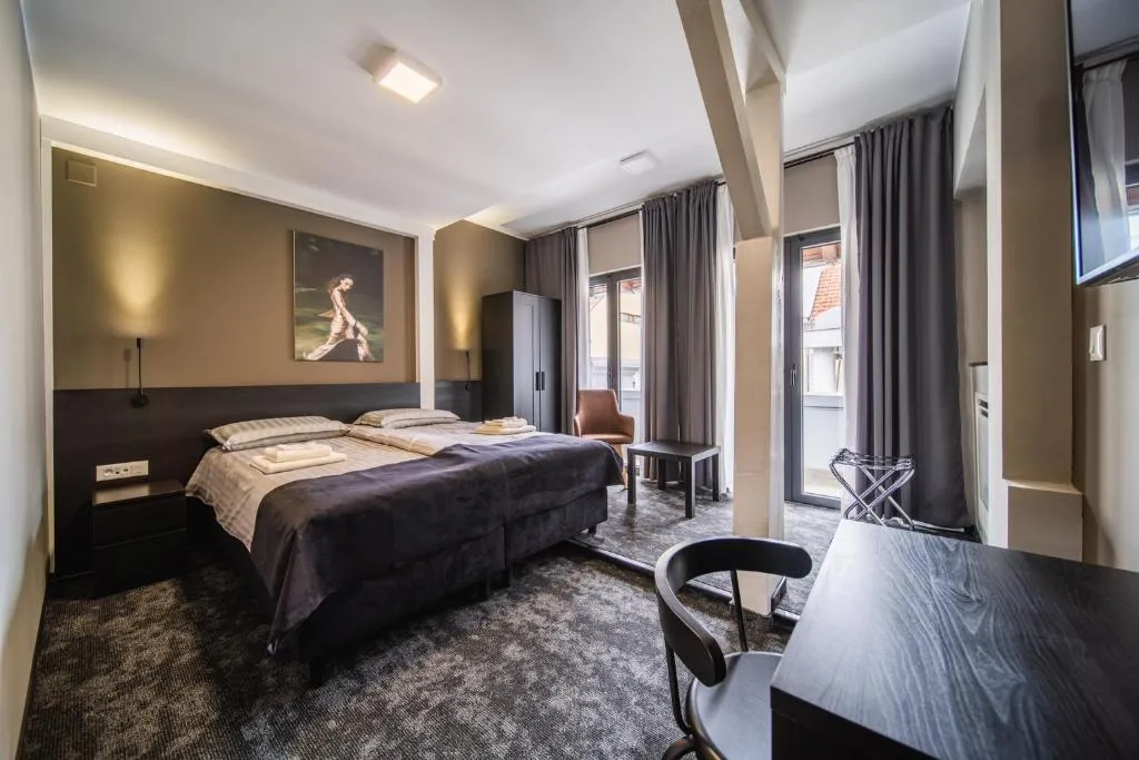 Rustica Rooms — 2