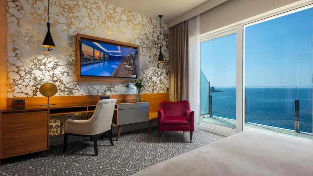 Royal Ariston Hotel — 5