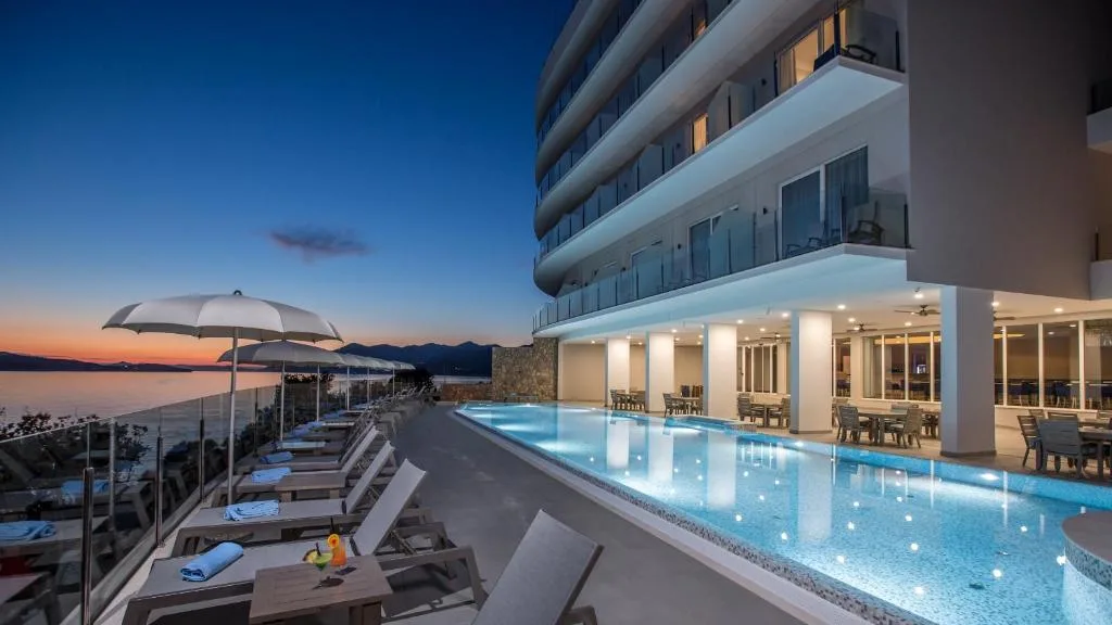 Royal Blue Hotel — 4