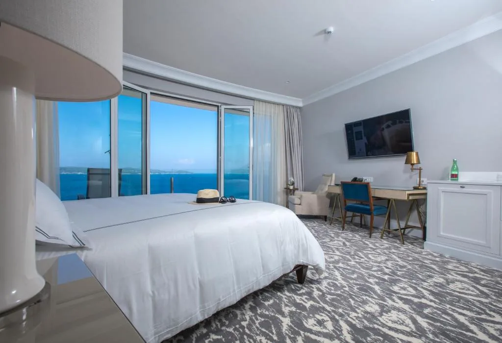 Royal Blue Hotel — 5