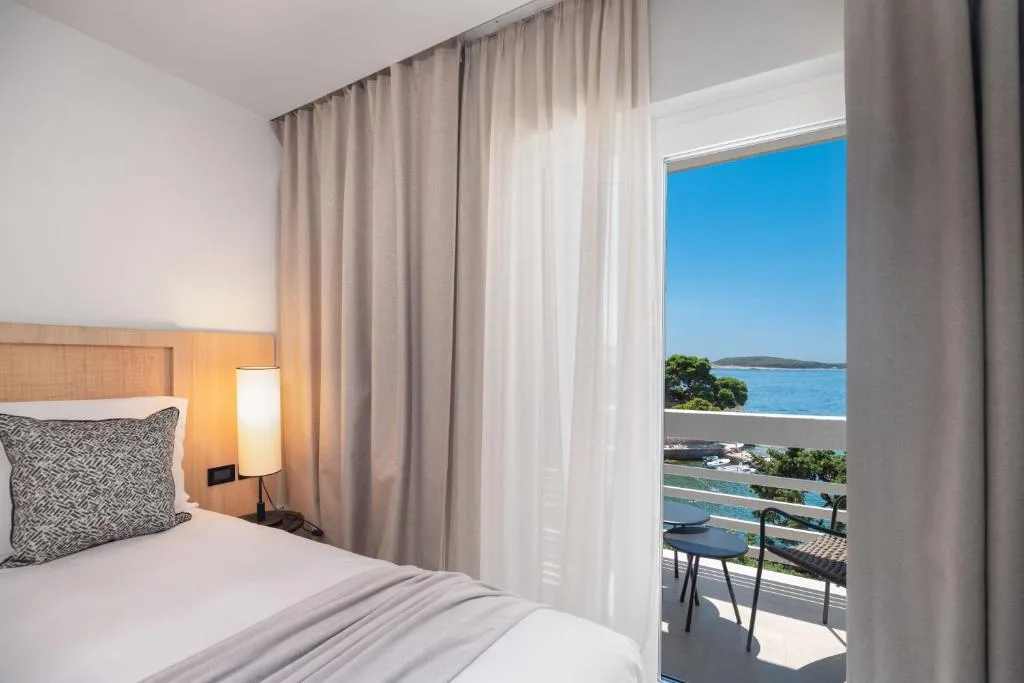 Beach Bay Hvar Hotel — 2