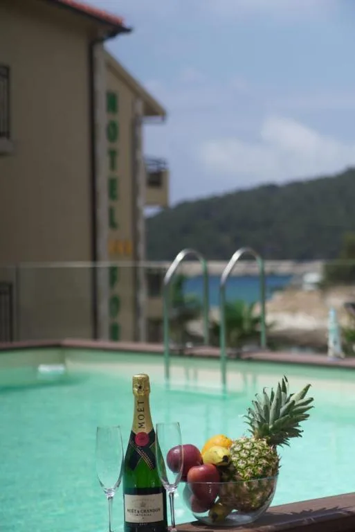 Hotel Fortuna — 4