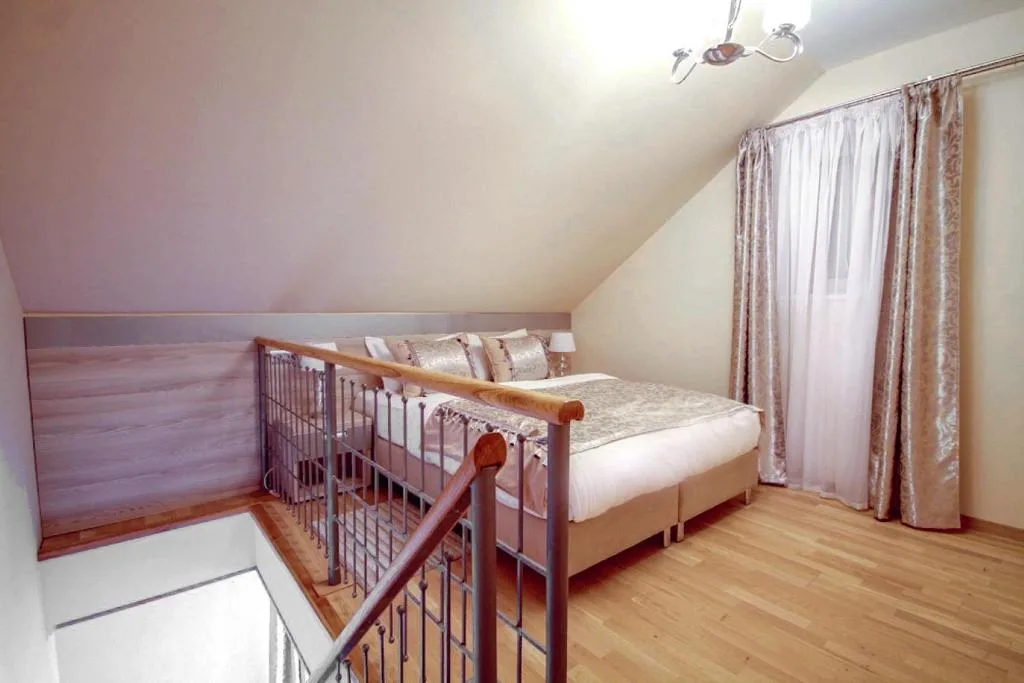Benjamin Hotel — 2