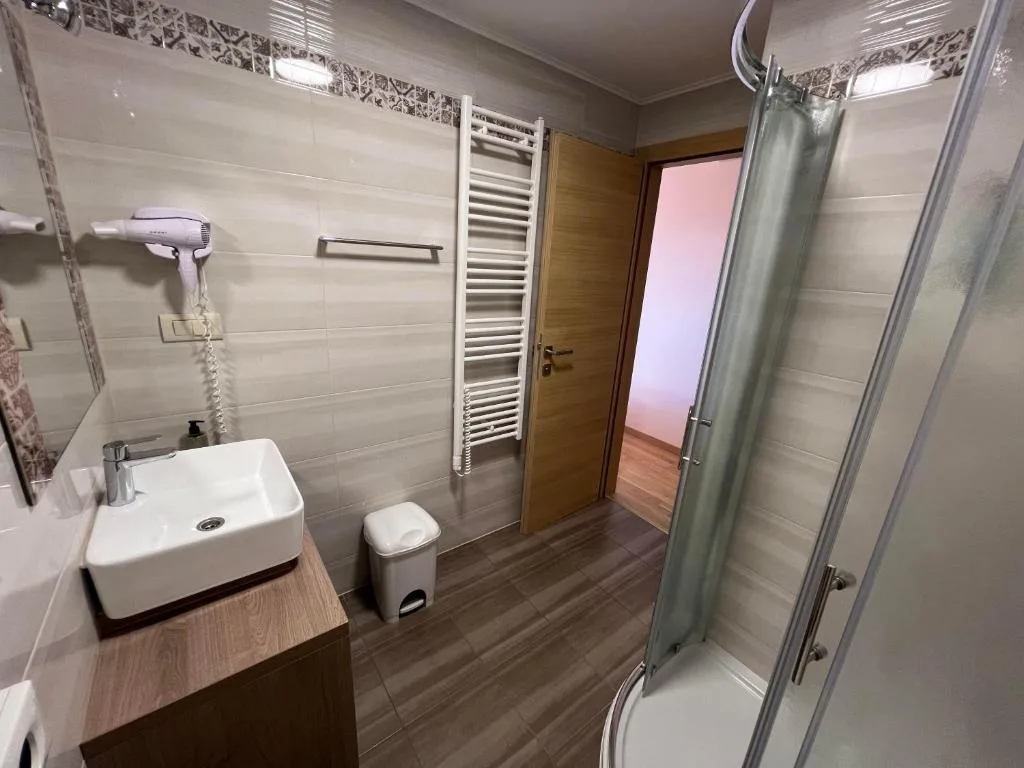 Benjamin Hotel — 3