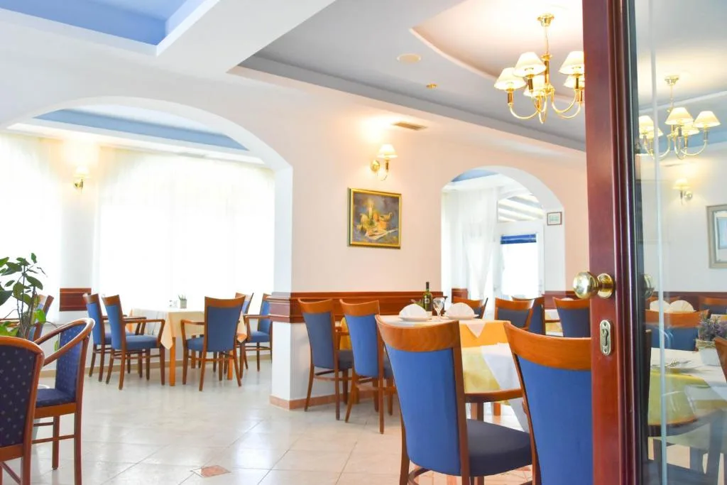 Hotel Adria — 2