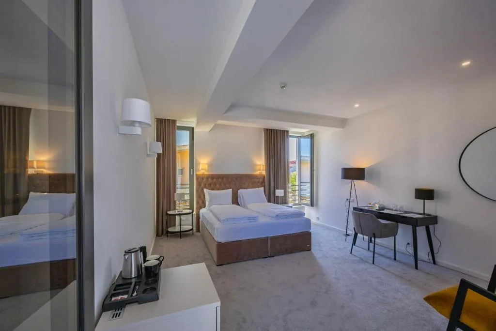 Hotel Oscar — 2