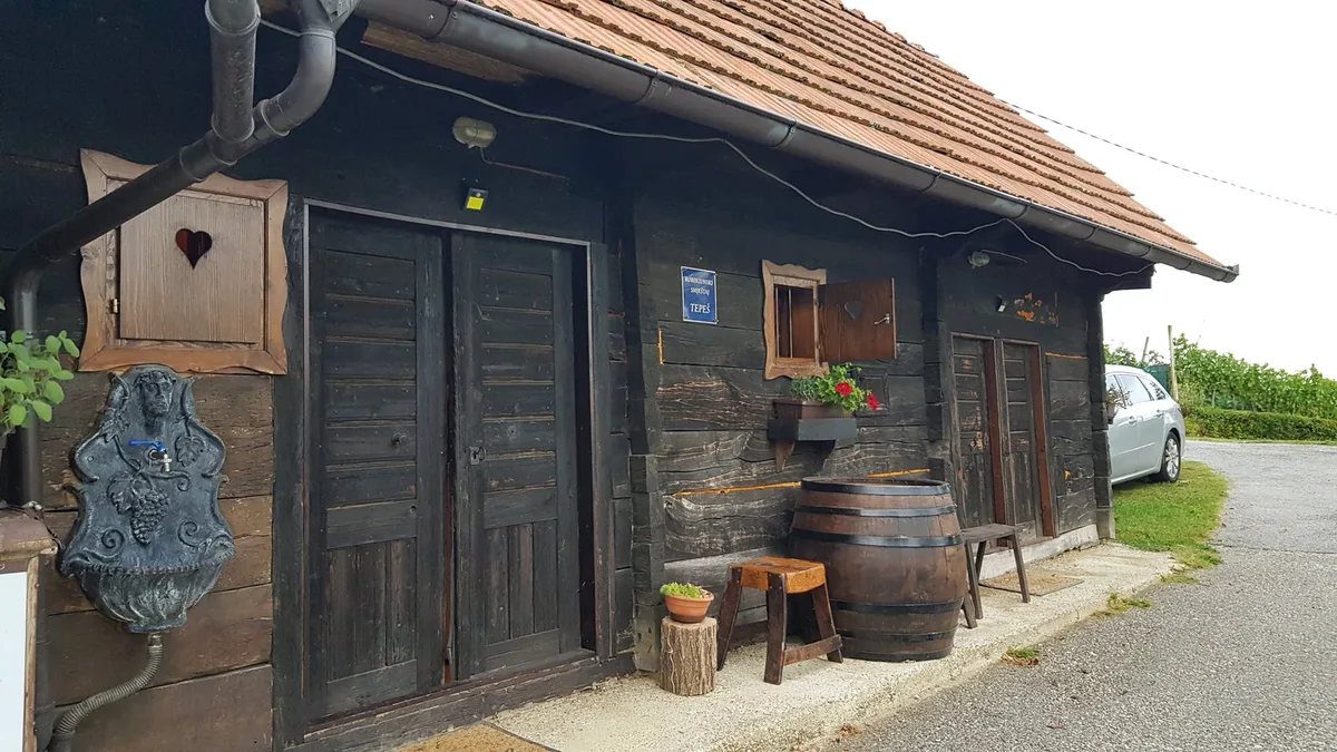 Robinzonski smještaj Tepeš — 2
