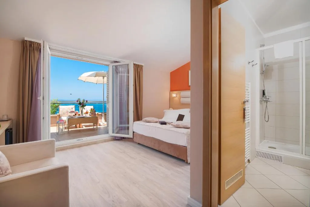 Hotel Maritimo — 4
