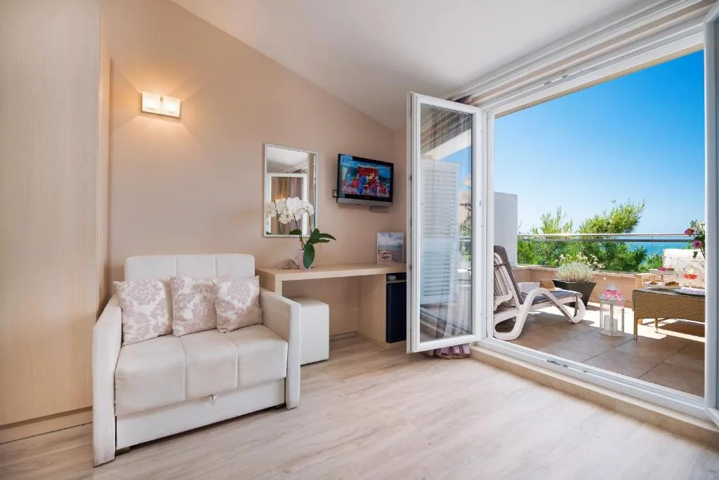 Hotel Maritimo — 5