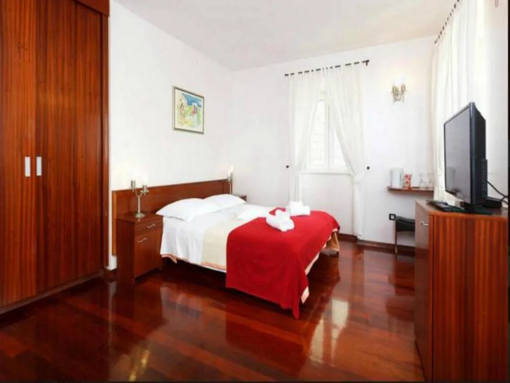 Villa Slika — 2