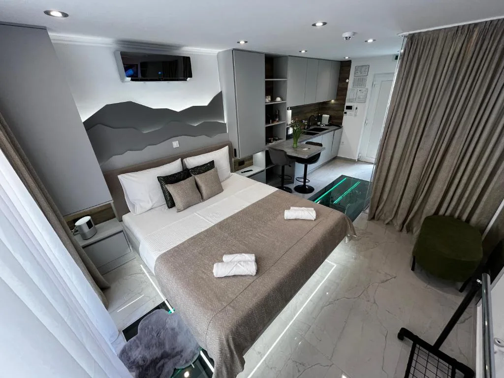 La Luna Petite Suite Deluxe Apartment with Pool & Jacuzzi, Bikes and Secured Parking — 4
