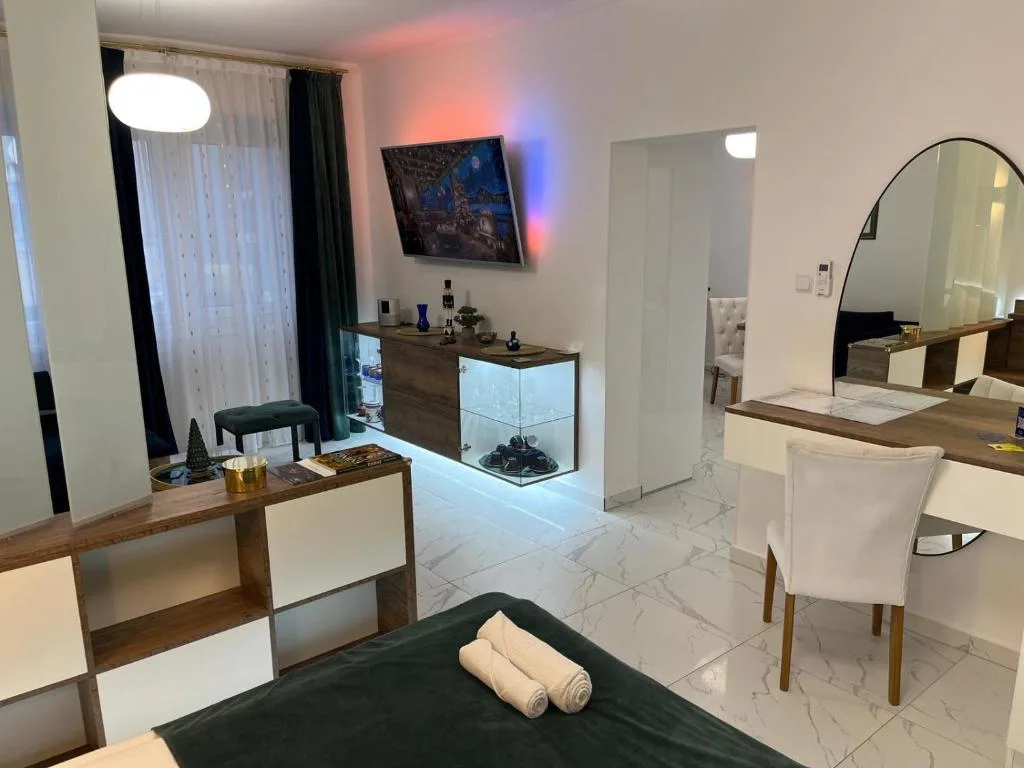 La Luna Premium Deluxe Apartment with Pool & Jacuzzi, Bikes and Secured Parking — 4