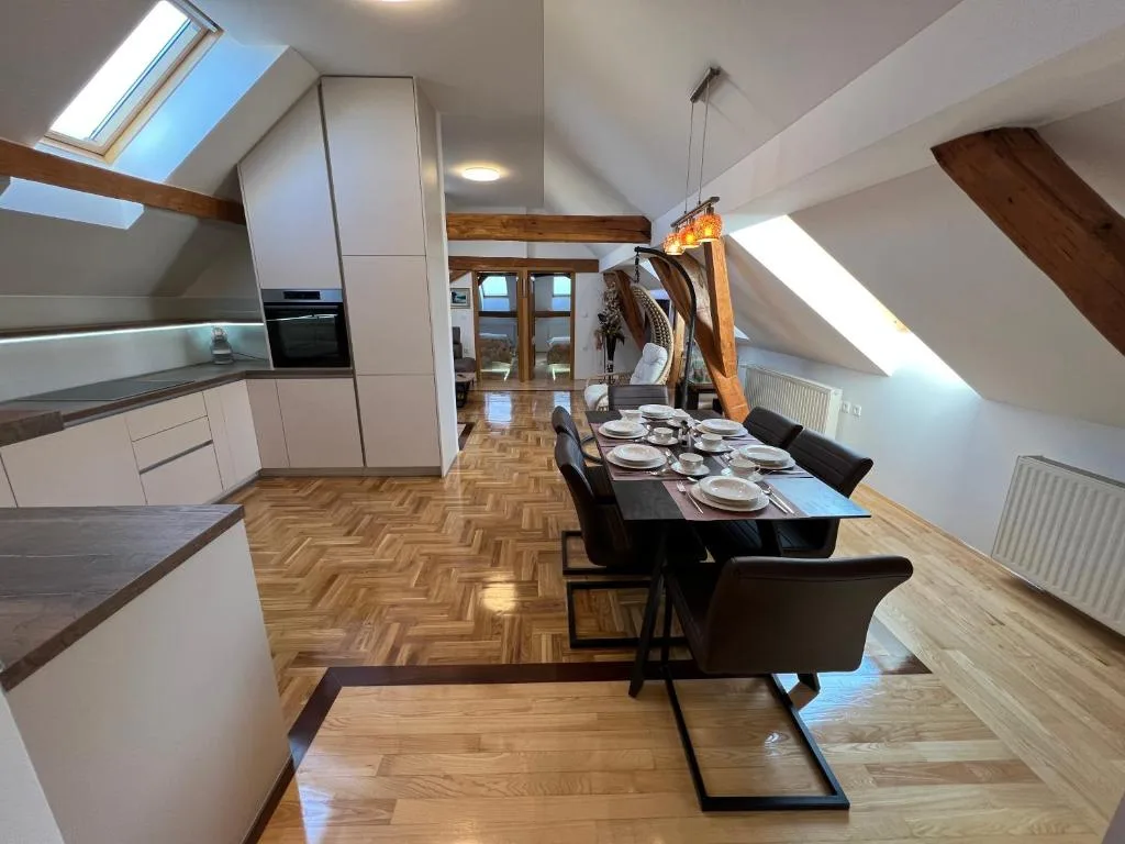 La Luna Rustic Deluxe Apartment with Pool & Jacuzzi, Bikes and Secured Parking — 3
