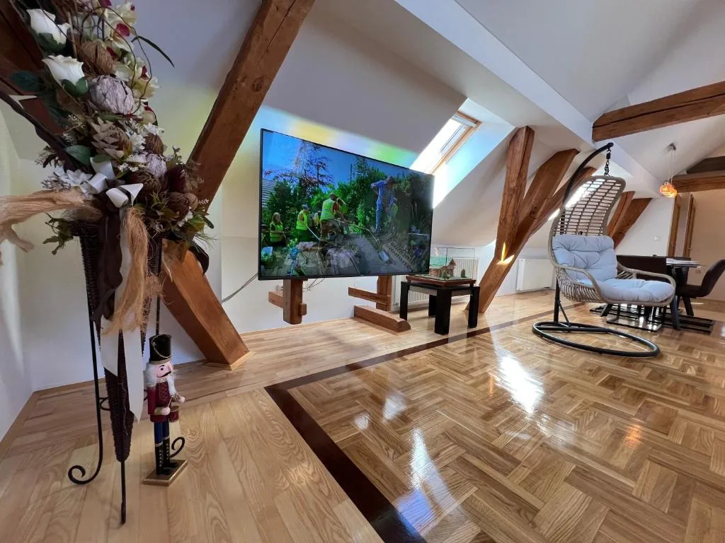 La Luna Rustic Deluxe Apartment with Pool & Jacuzzi, Bikes and Secured Parking — 5