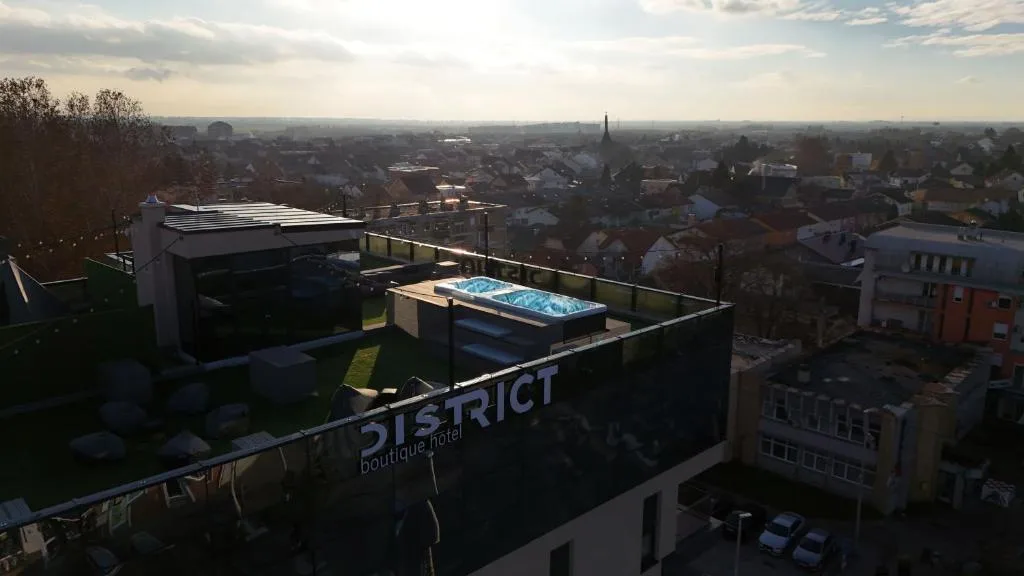 DISTRICT boutique — 3