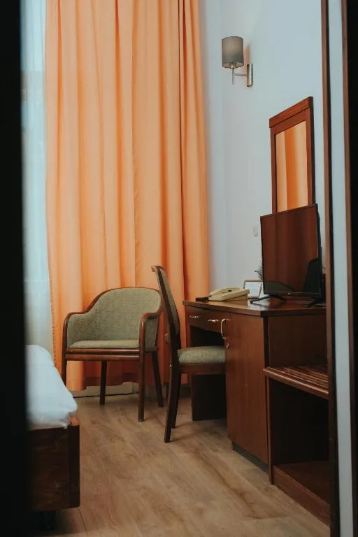 Hotel Central — 5