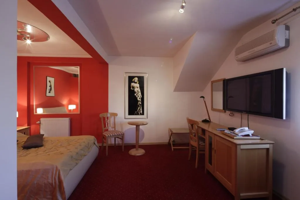 Hotel Millennium — 5