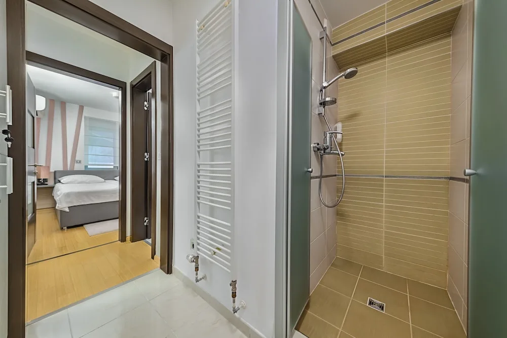Madison Luxury Apartments — 4