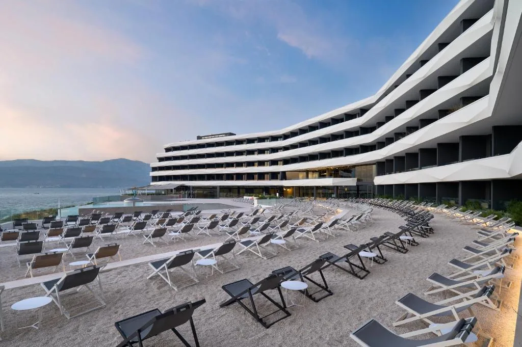Grand Hotel View — 3