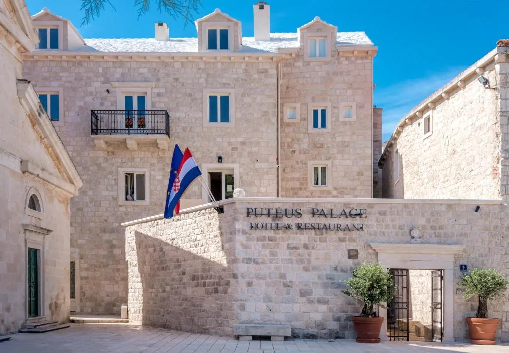 Puteus Palace Heritage Hotel — 3