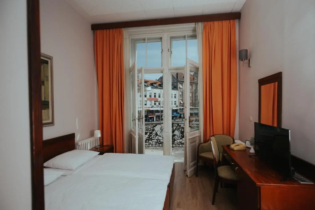 Hotel Central — 3