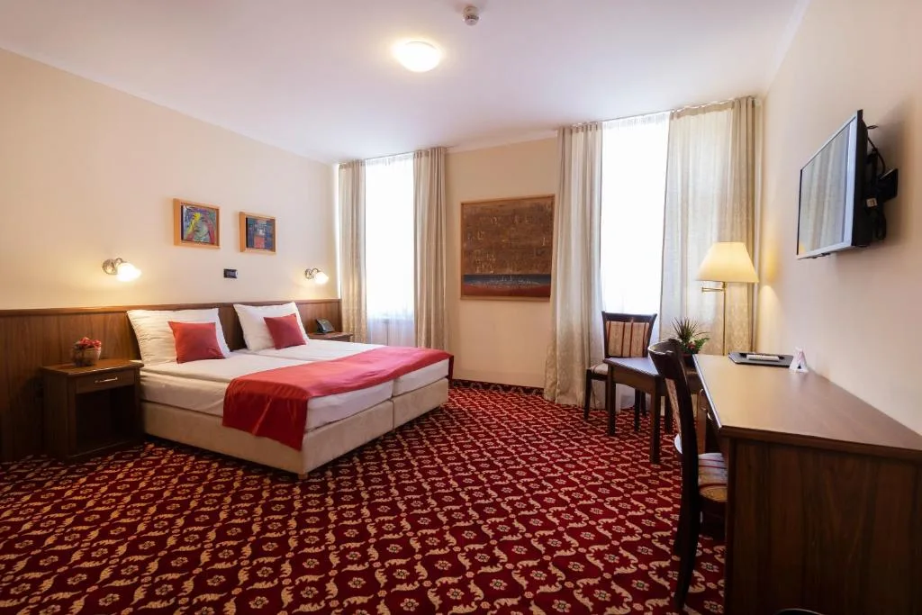 Hotel Continental — 2