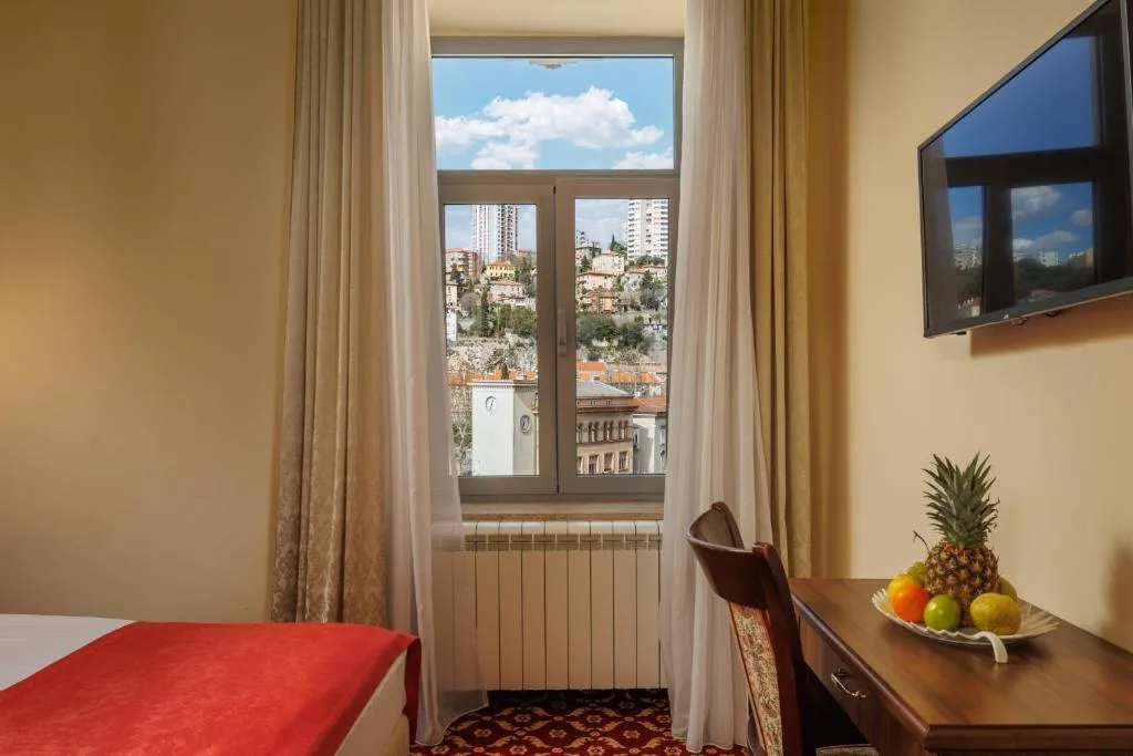 Hotel Continental — 3
