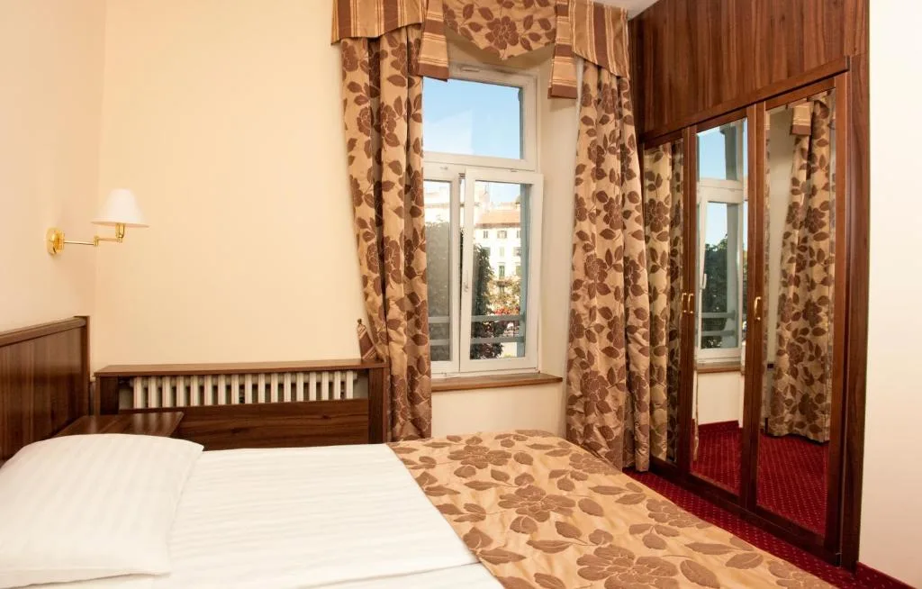 Hotel Continental — 4