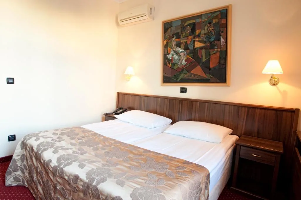 Hotel Continental — 5