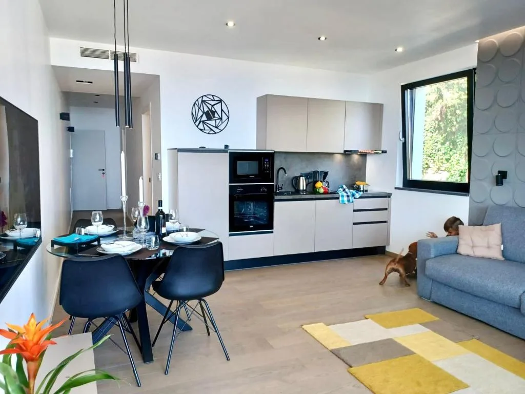 Villa V with pool and free parking — 5