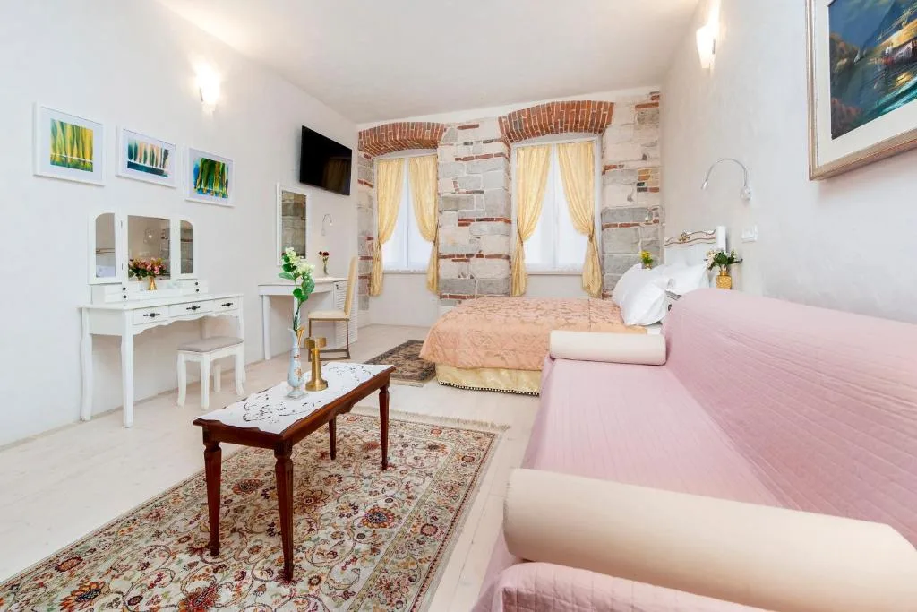 The Palace RoomS — 3