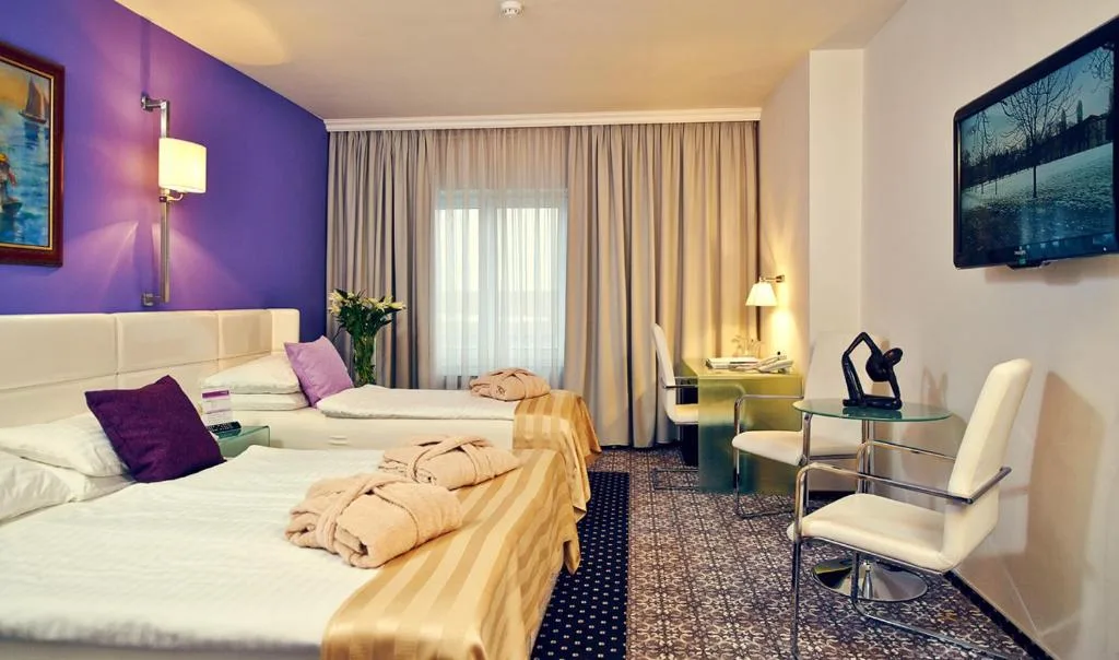 Hotel Phoenix — 2