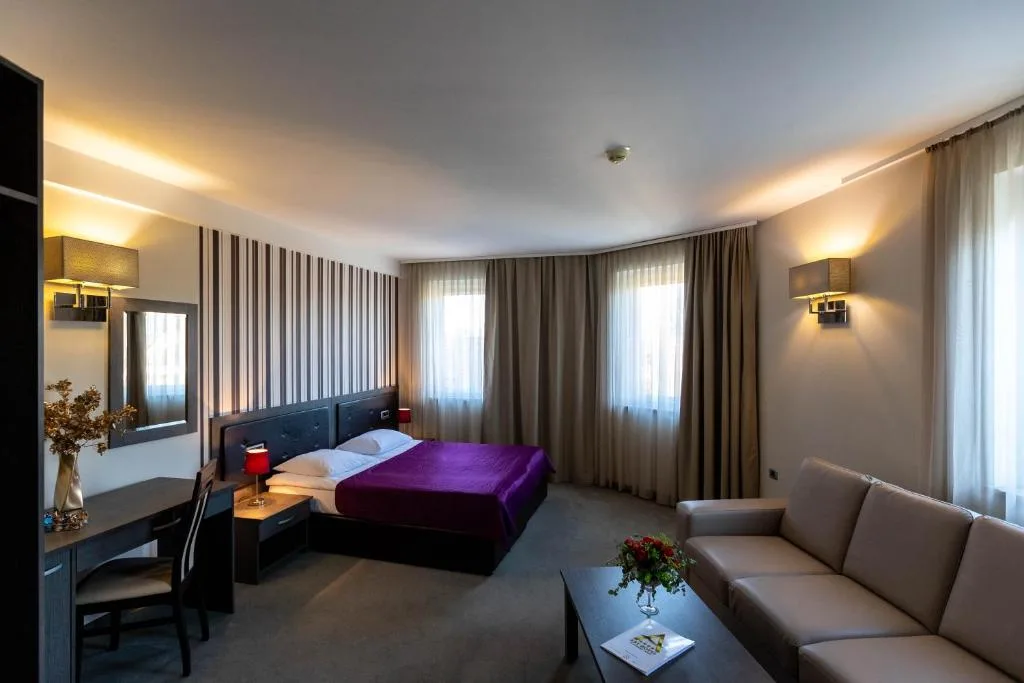 Art Hotel — 4