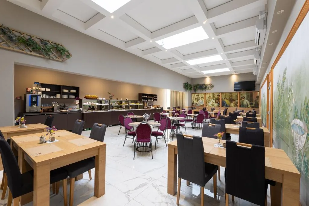 Hotel Salona Palace — 5