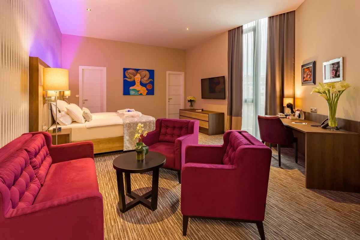 Admiral Hotel — 5