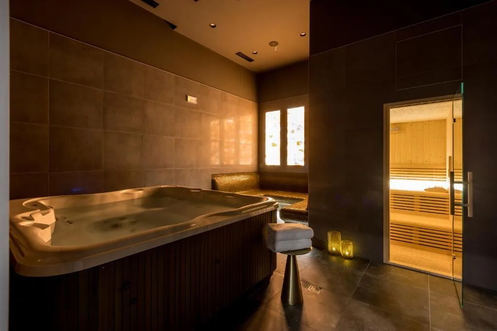 Cora Hotel — 3