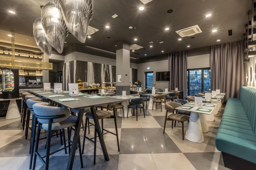 Cora Hotel — 4
