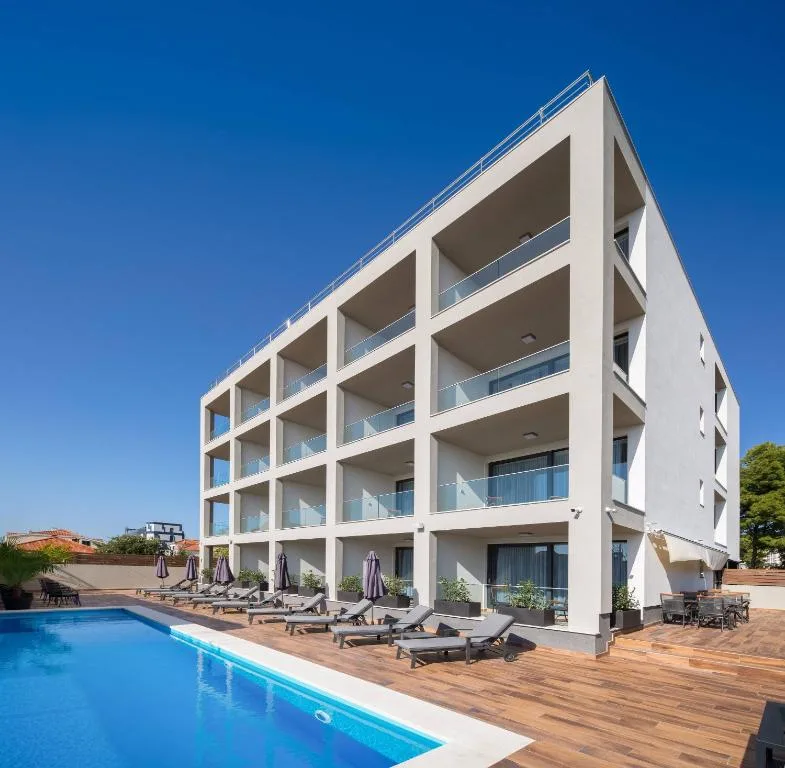 Ellure Luxury Suites — 3