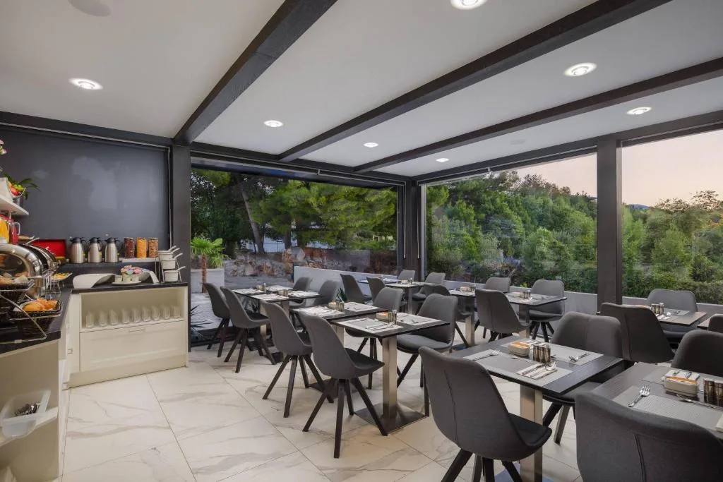 Ellure Luxury Suites — 4