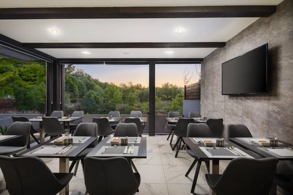 Ellure Luxury Suites — 5