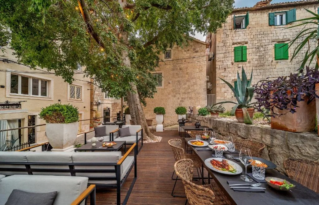 Heritage Hotel 19 — 5