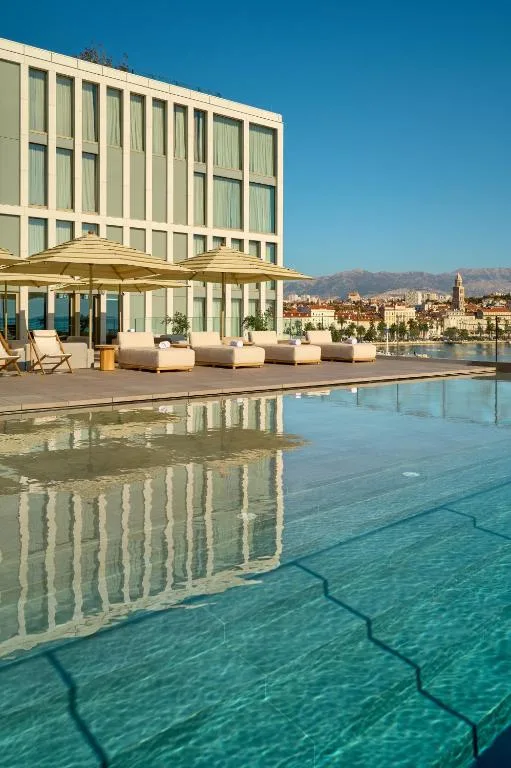 Hotel Ambasador — 2