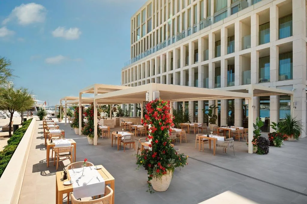 Hotel Ambasador — 4