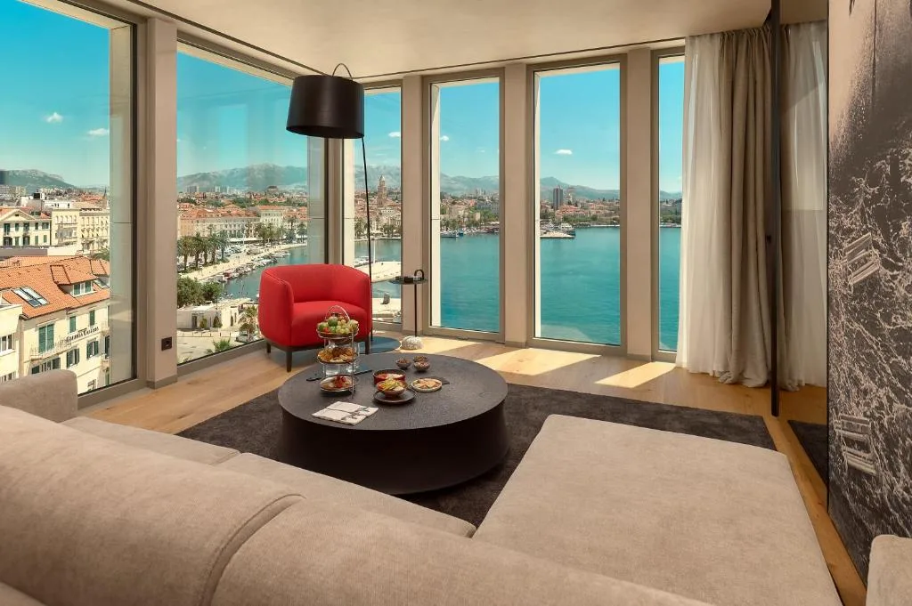Hotel Ambasador — 5