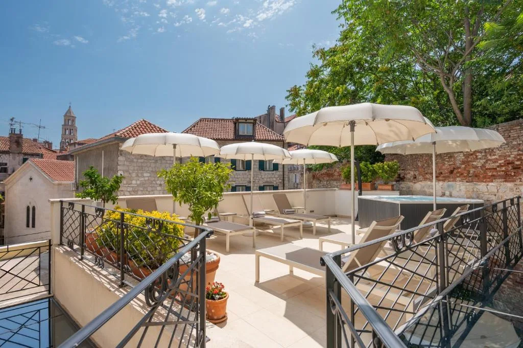 Marmont Heritage Hotel — 5