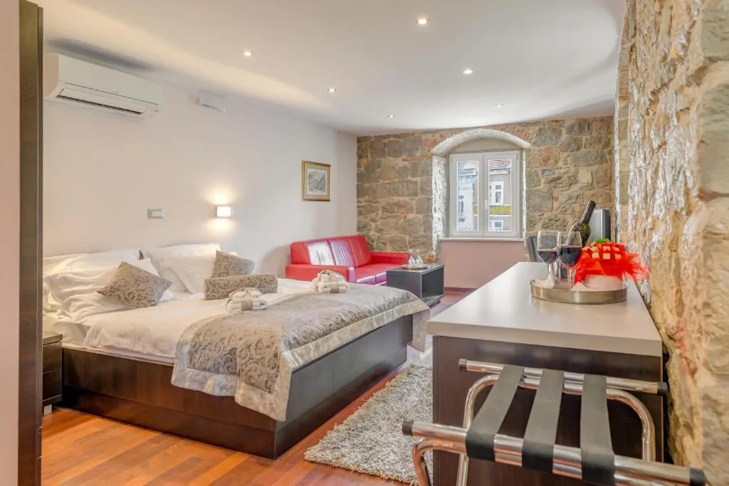 Palace Suites Heritage Hotel - Adults Only — 2