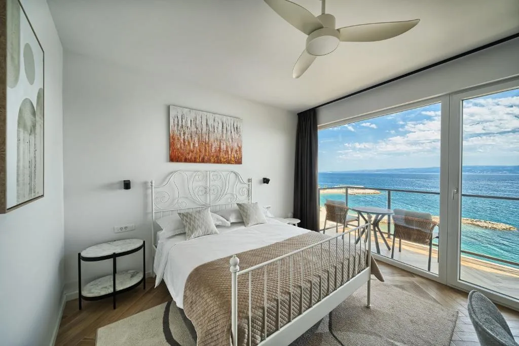 STELLA'S BEACHFRONT - Aparthotel - FREE PARKING — 2