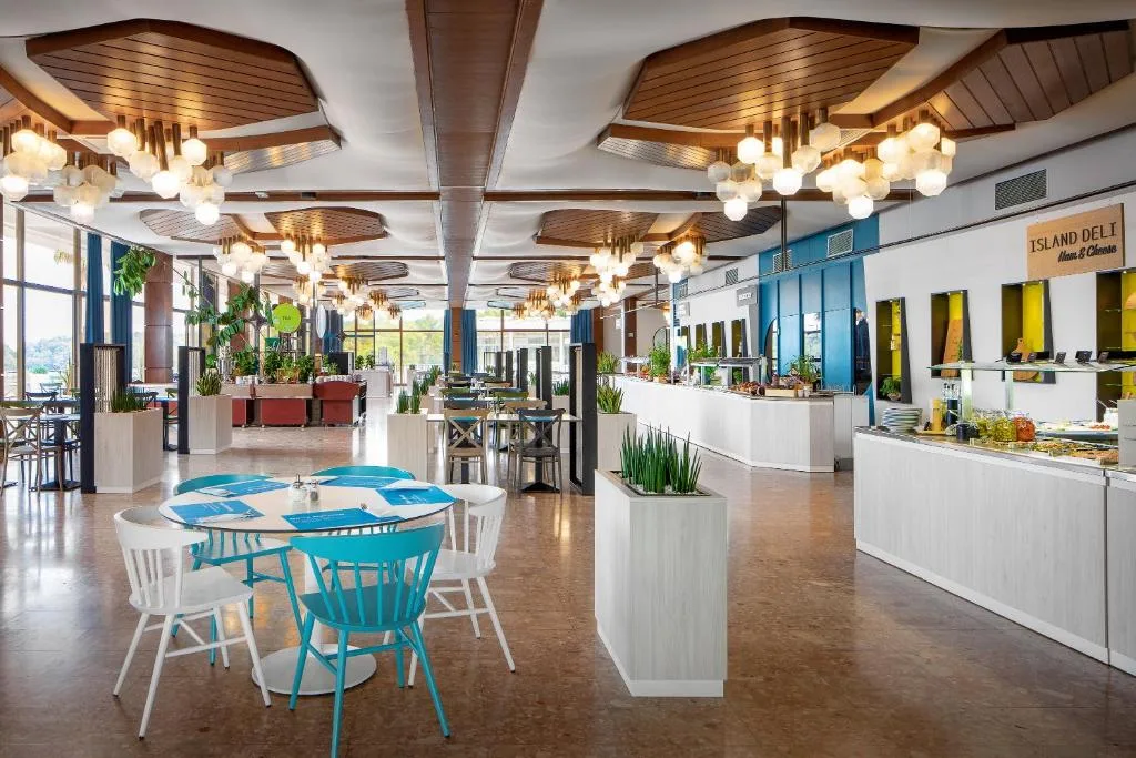 Arkada Hotel — 4