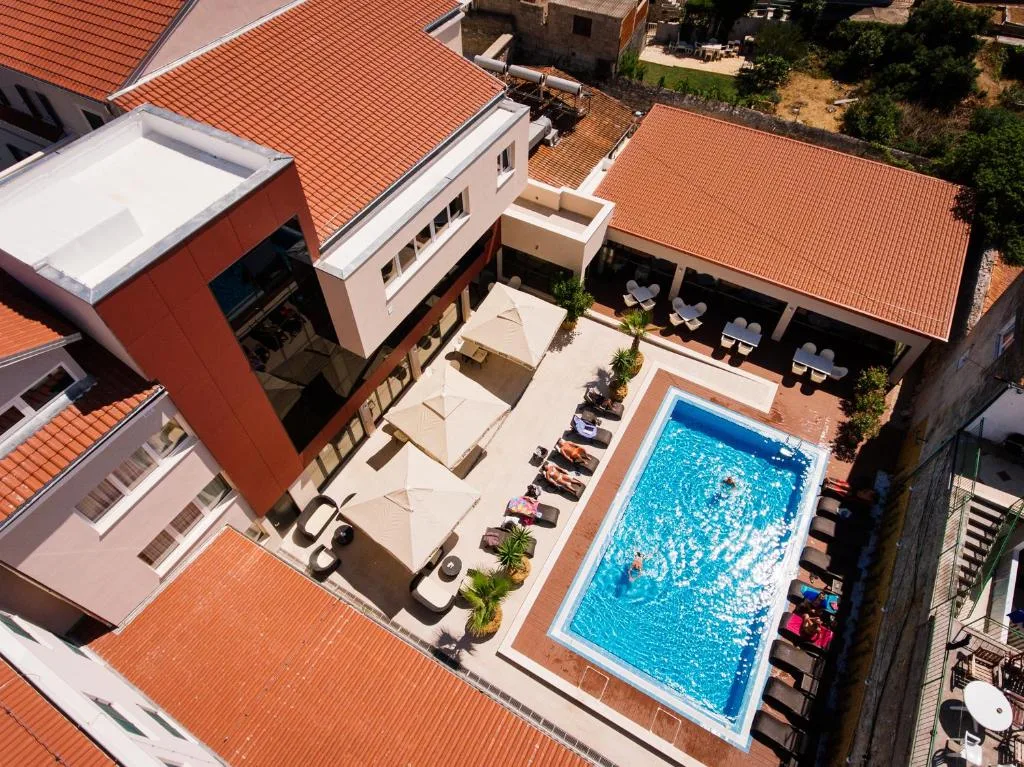 Hotel Borovnik — 4